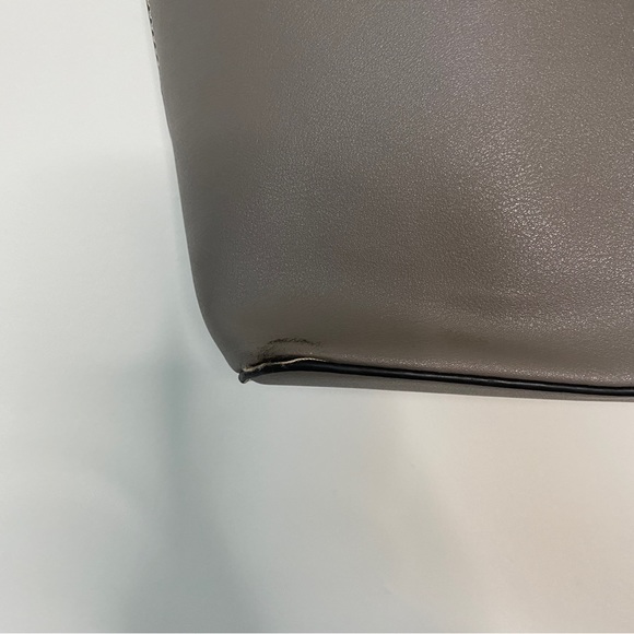 Beautiful Purse color Grey clay - Red - Black - Roomy Bag with Shoulder Strap - Picture 6 of 10